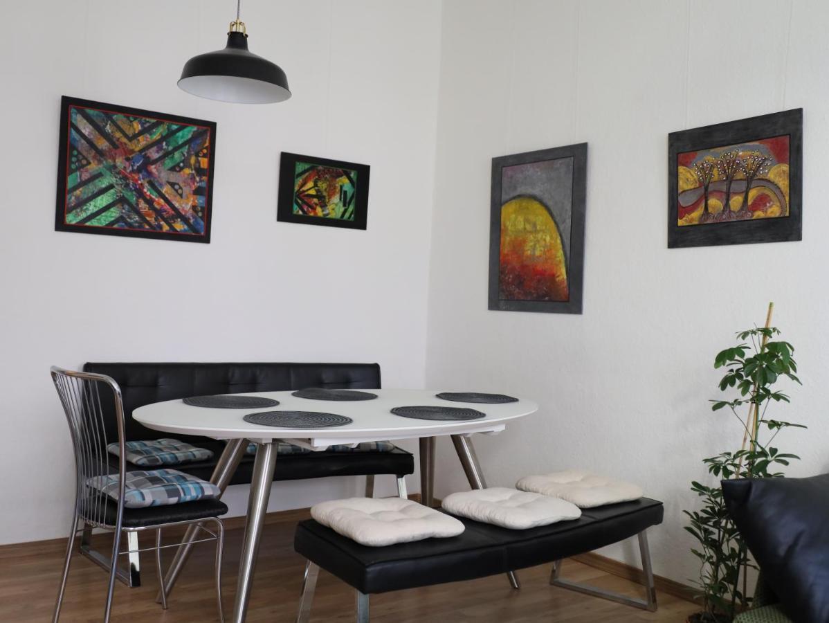 Ferienwohnungen In Der Kunstgalerie Charlie Und Jenny Chemnitz Luaran gambar