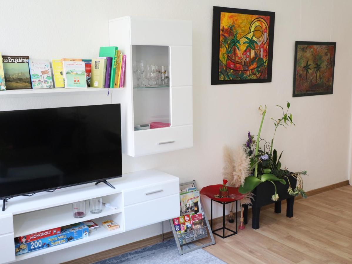 Ferienwohnungen In Der Kunstgalerie Charlie Und Jenny Chemnitz Luaran gambar