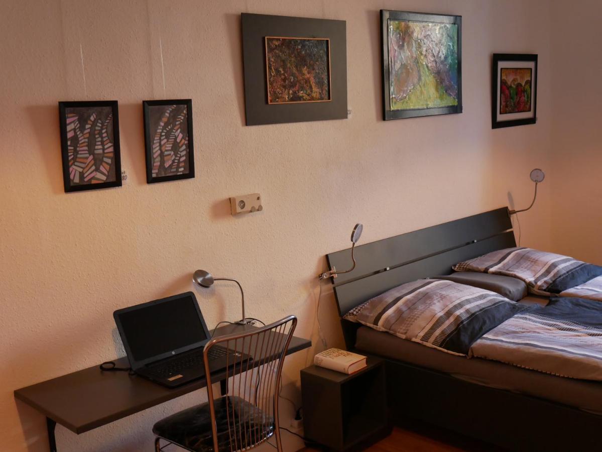Ferienwohnungen In Der Kunstgalerie Charlie Und Jenny Chemnitz Luaran gambar